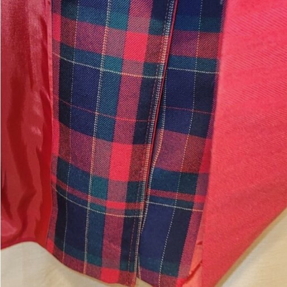 Stunning rich vintage red wool coat from Ireland. - Picture 8 of 10